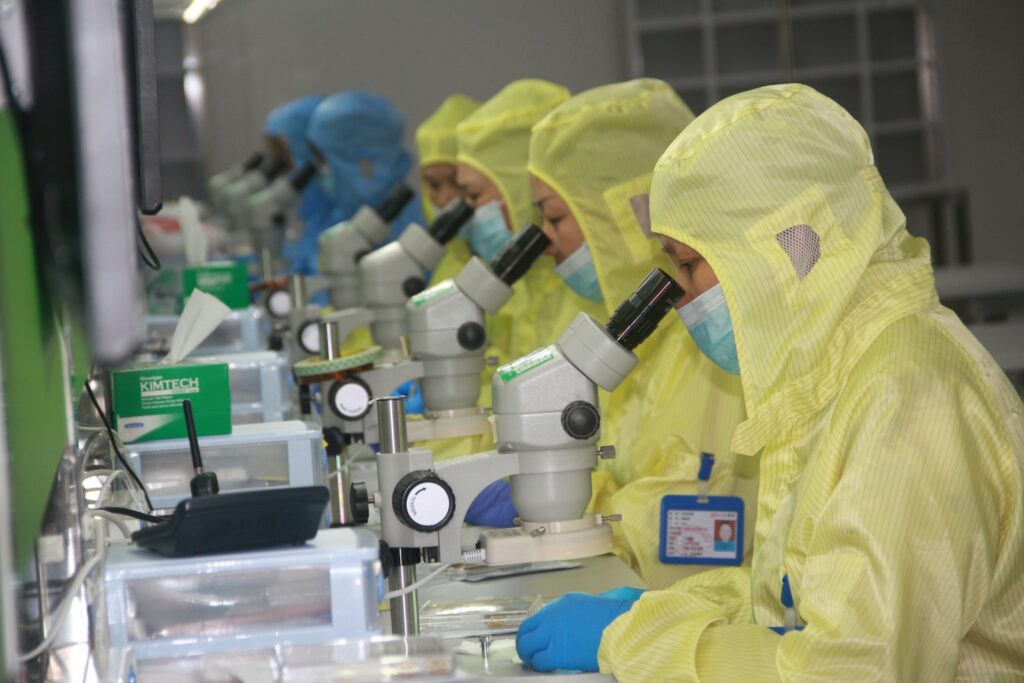O que é Globalização - Trabalhadores e cientistas