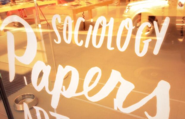 10 Livros Clássicos da Sociologia que Você Não Pode Ignorar
